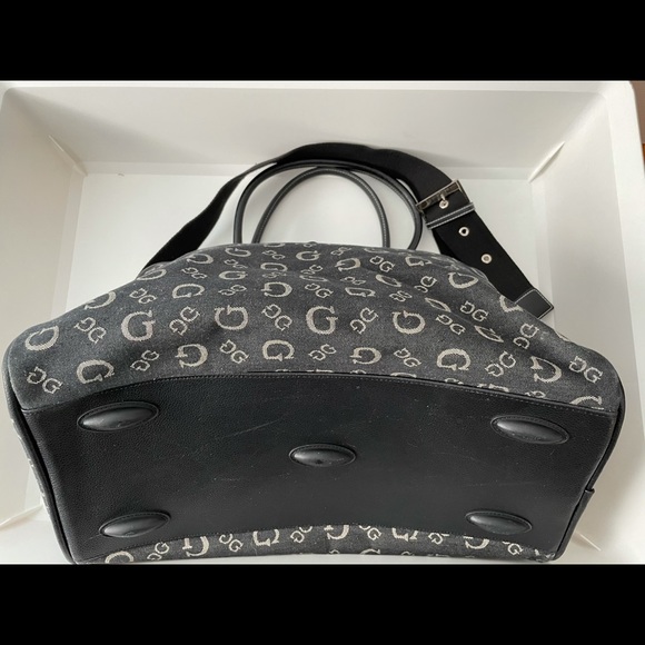 SOLD - Guess travel bag - Picture 4 of 4